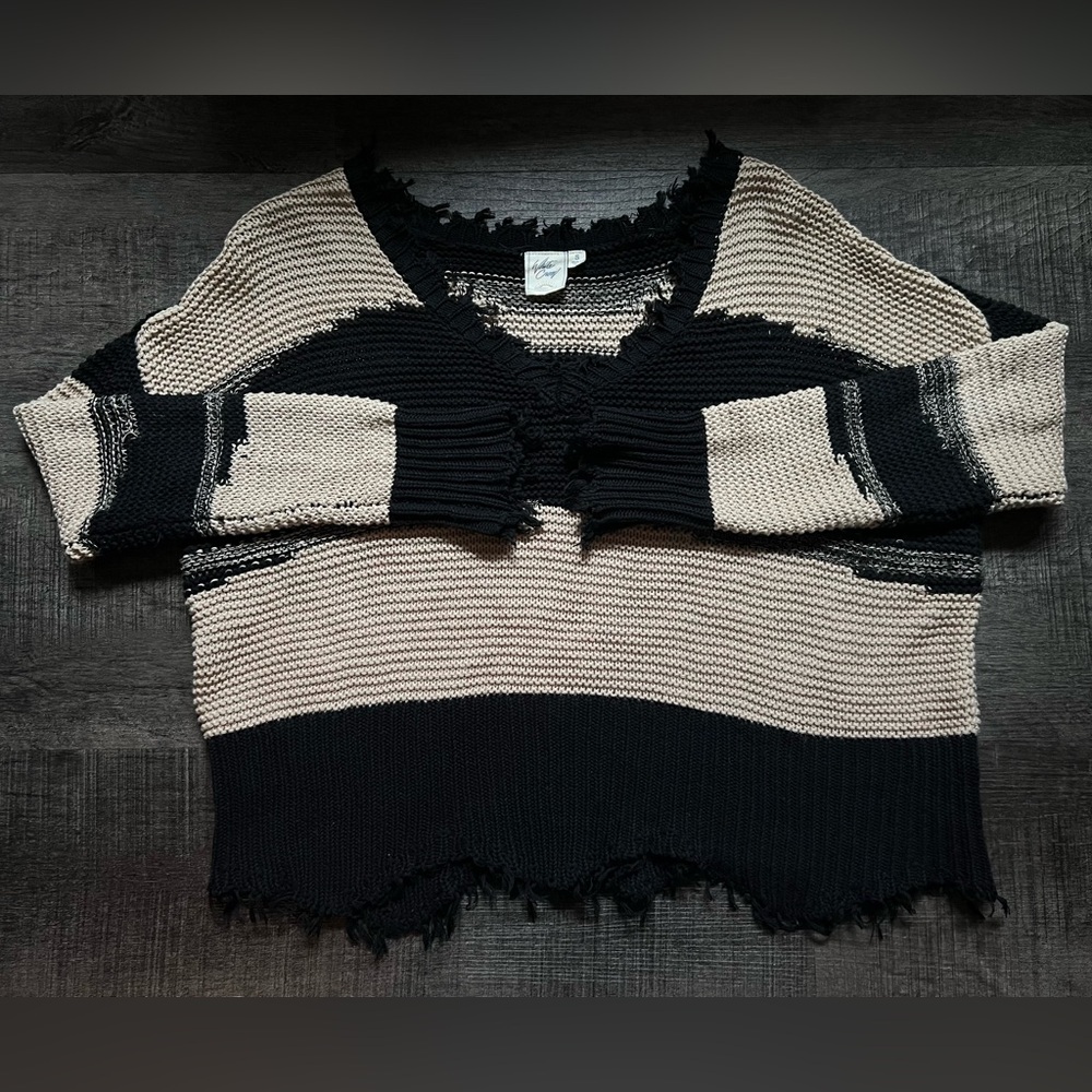 Women’s White Crow V-Neck Sweater, SM